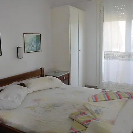 Vicky 2* Piso Livadi