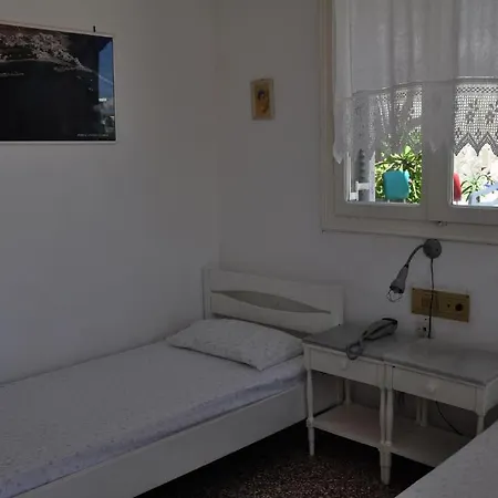 Vicky 2* Piso Livadi