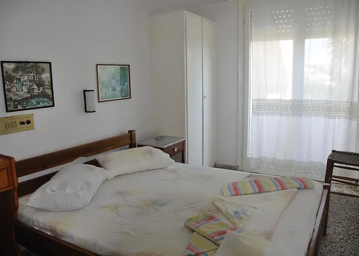 Vicky 2* Piso Livadi